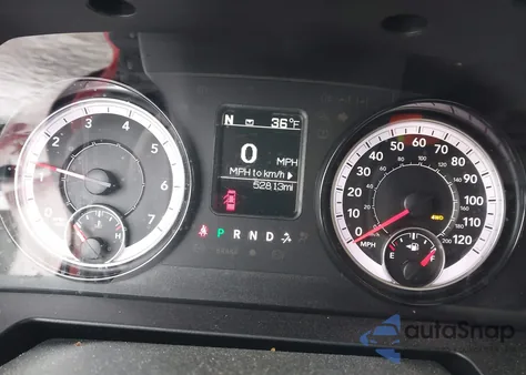 2020 Ram 1500 Classic Warlock 4X4 6'4 Box z USA, uszkodzony, nr VIN 1C6RR7GG4LS109571